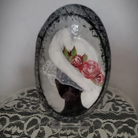 Sophie by Lona, Hand painted Chic Lady with Hat and Pink Roses on a natural rock - Picture 1 of 6